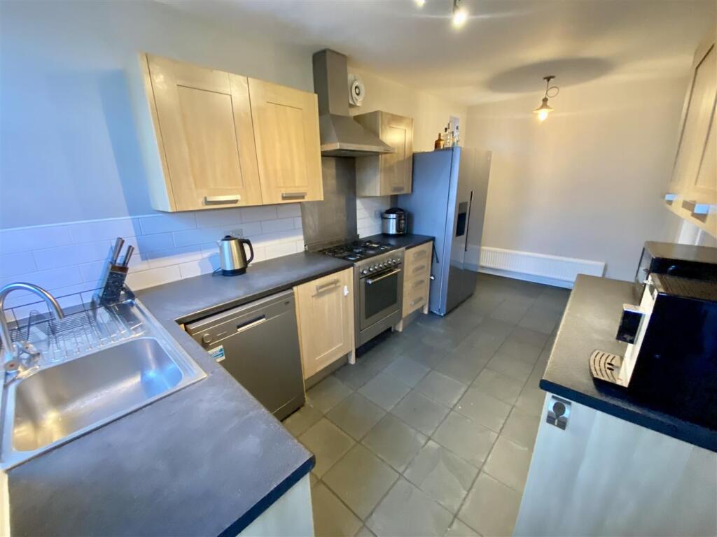 The Combs, Dewsbury photo 3