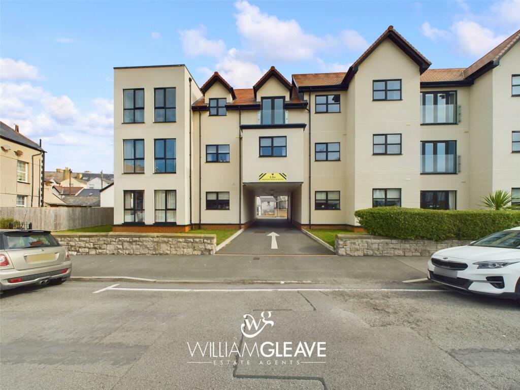 2-bed flat on Trinity Avenue, Llandudno, Conwy, LL30, £260,000