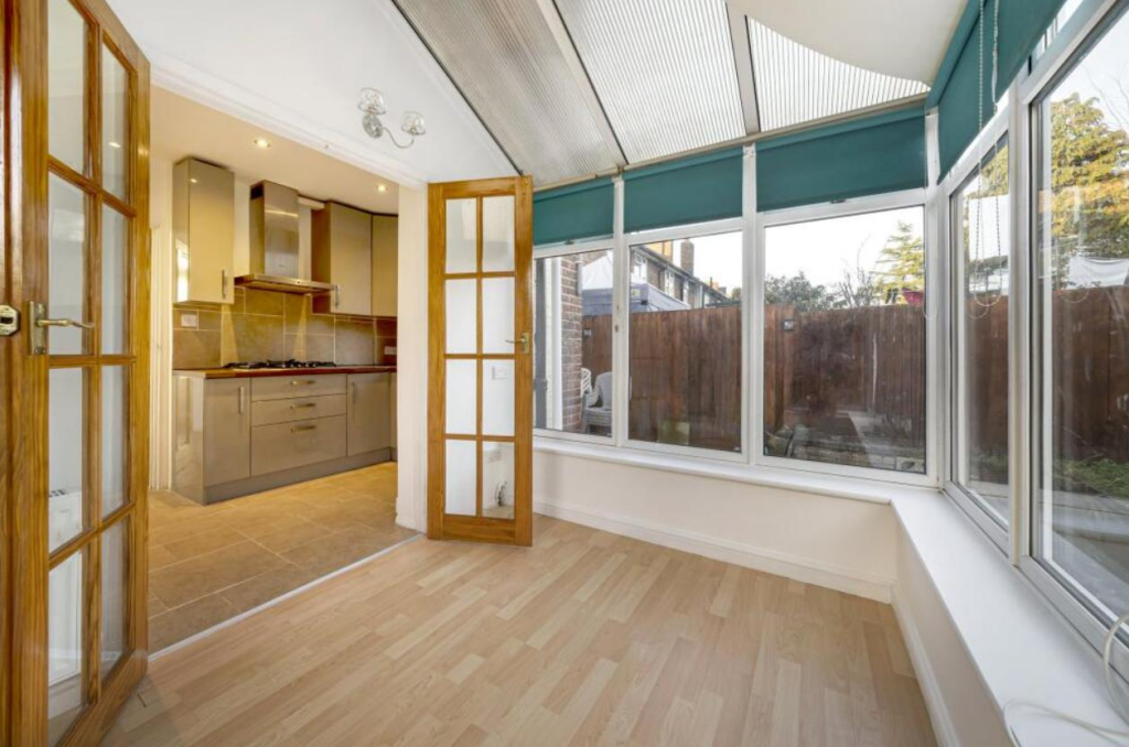 House in Sutton - View 4