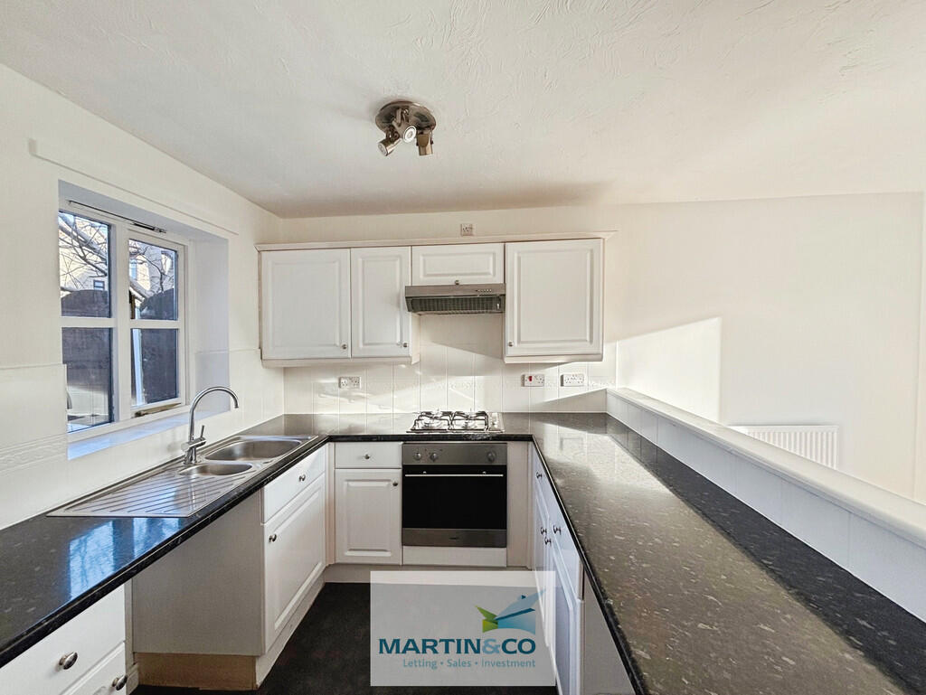 Poynton Drive, Thropham , South Yorkshire  photo 4