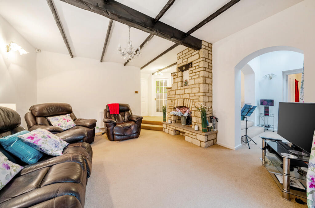 Cotswold Meadow, Witney, Oxfordshire photo 2
