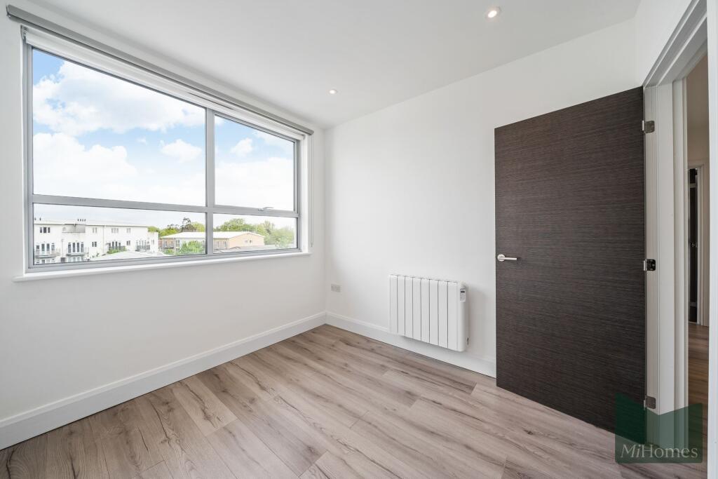 Apartment in Southall - View 5
