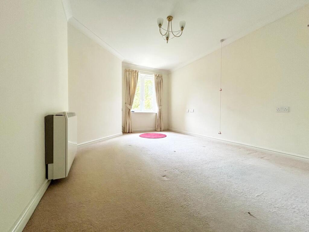 Apartment in Southend-on-Sea - View 5