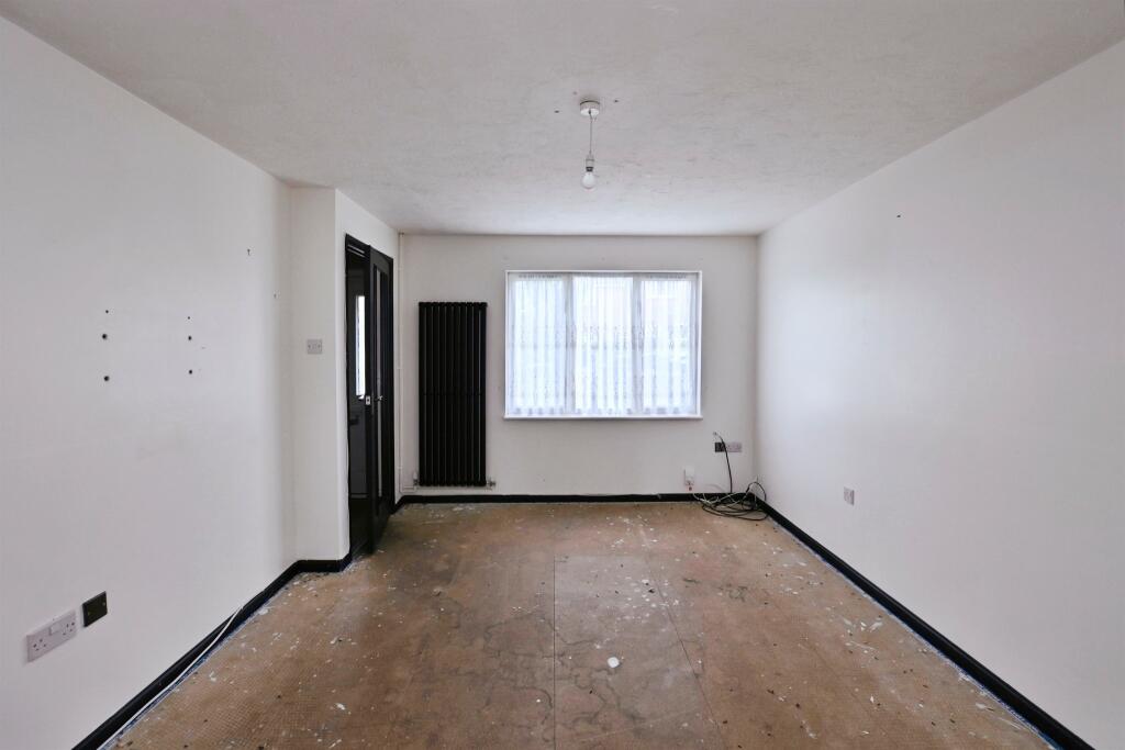 House in Clanfield - View 2