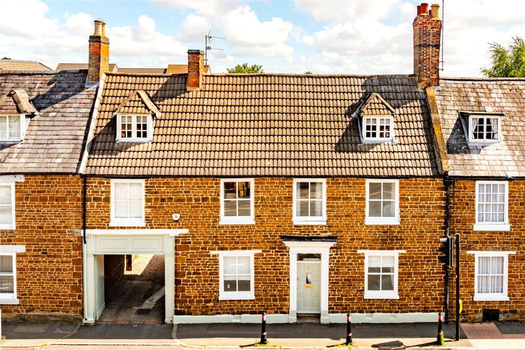 Main image of property: Broad Green, Wellingborough, Northamptonshire, NN8