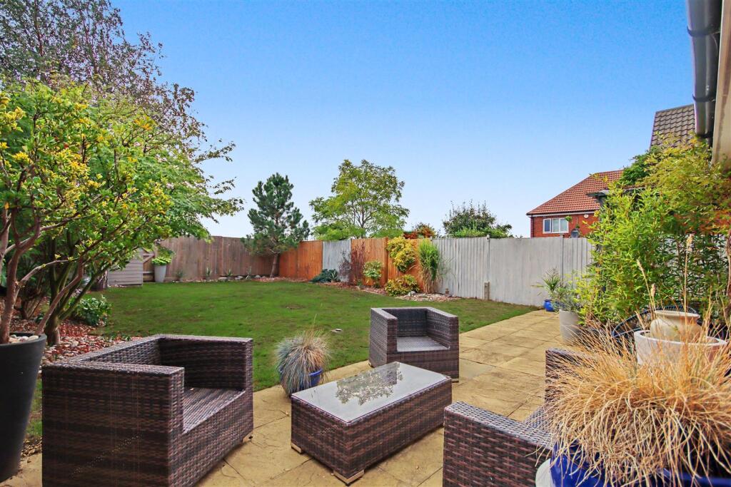 House in Rushden, North Northamptonshire - More