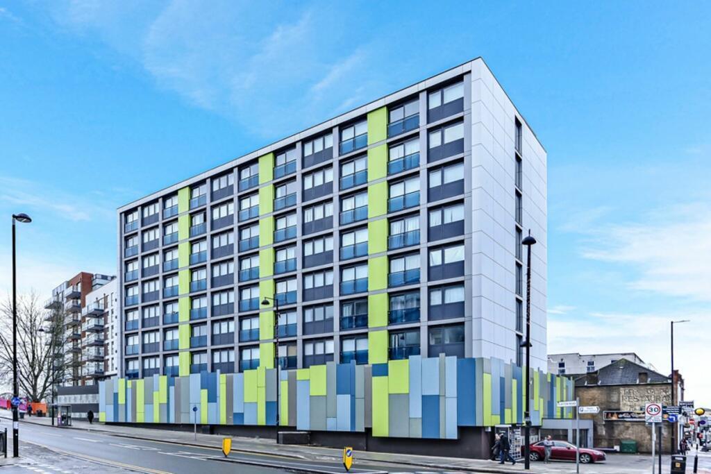 Main image of property: Trident House, 76 Station Road, Hayes
