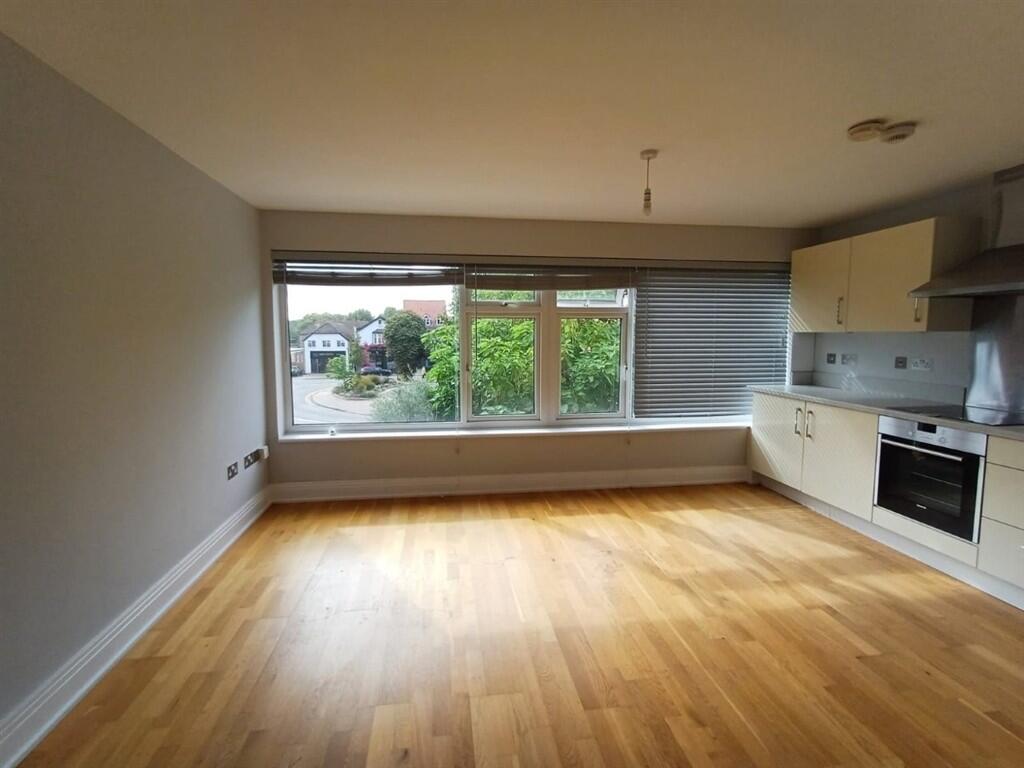 Apartment in Kingston upon Thames - More