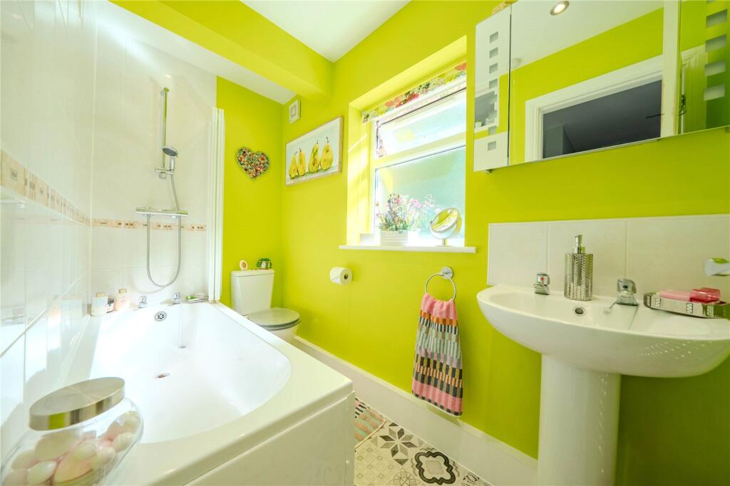 Apartment in Leeds, Bradley Hill, Swinnow - View 5