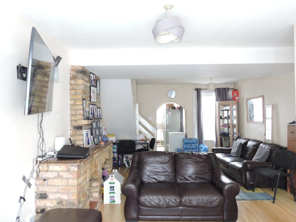 House in London, Ponders End - More