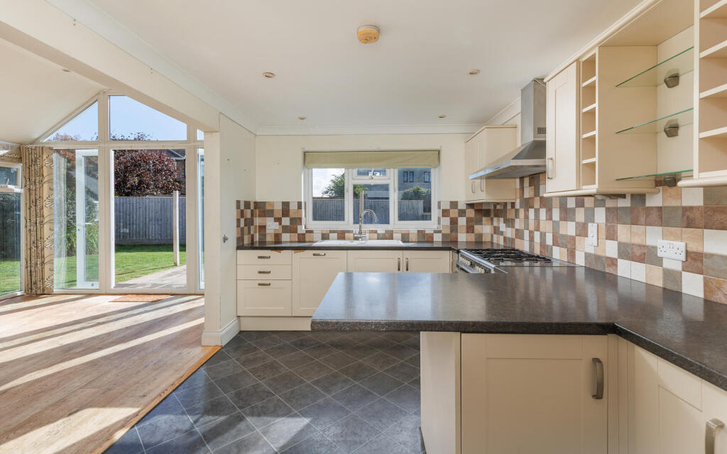 Yaverland Close, Sandown photo 3