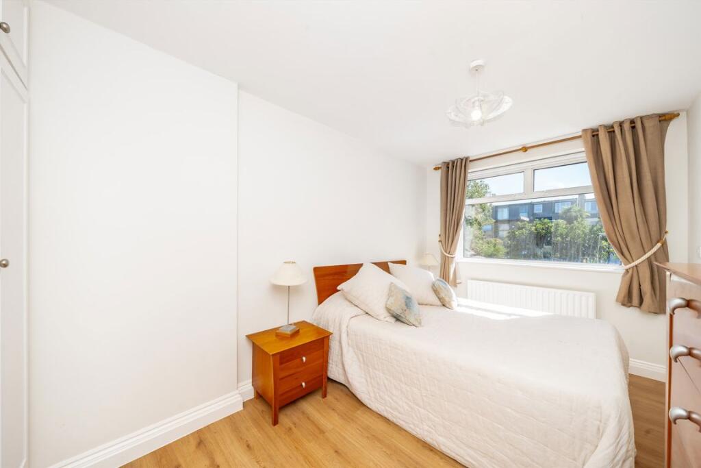 Apartment in London, Hanwell - View 5