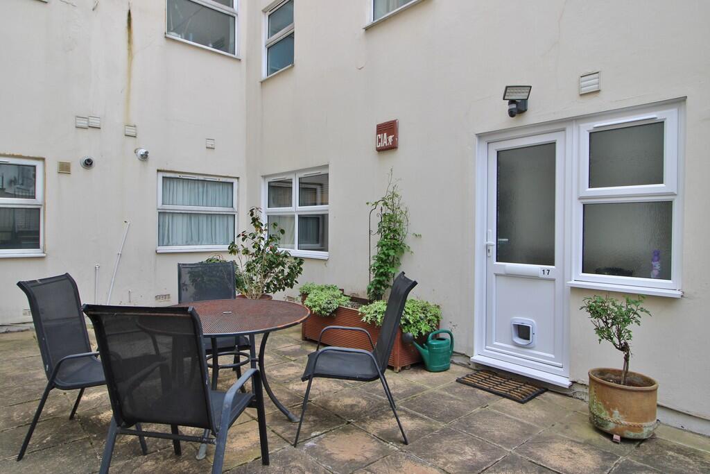 1-bed flat on Clarendon Road, Southsea, £145,000