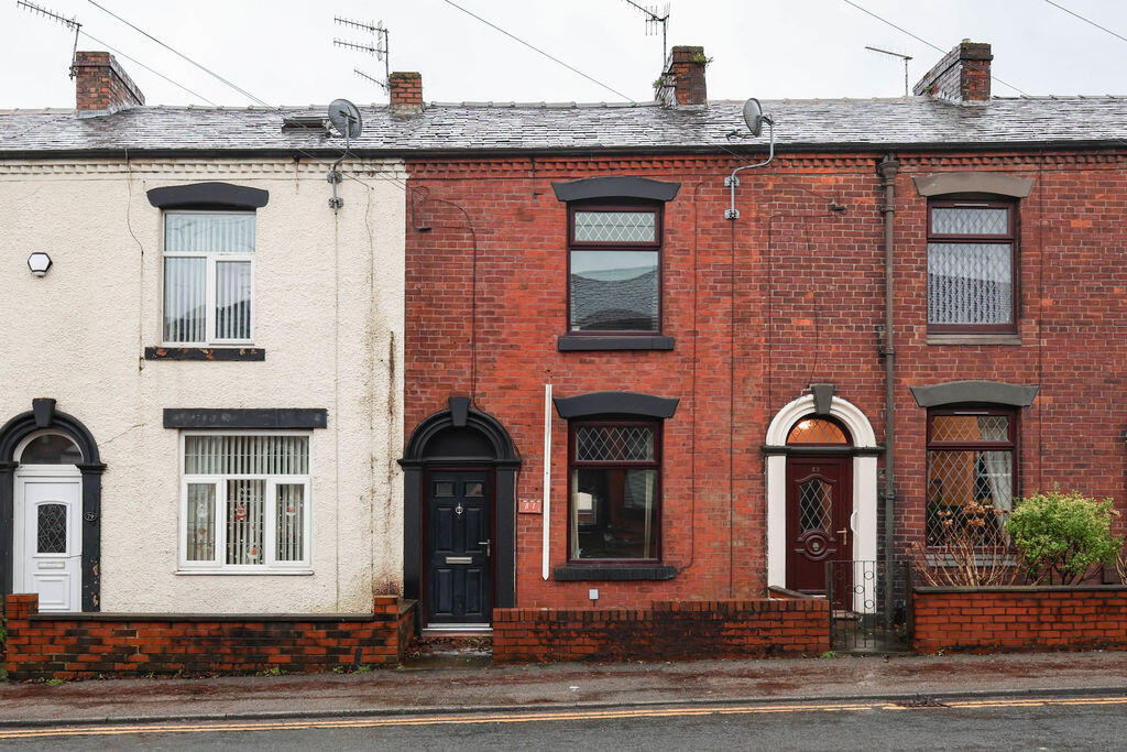 2-bed terraced on Rochdale Road, Shaw, Oldham, OL2 7JT, £149,950