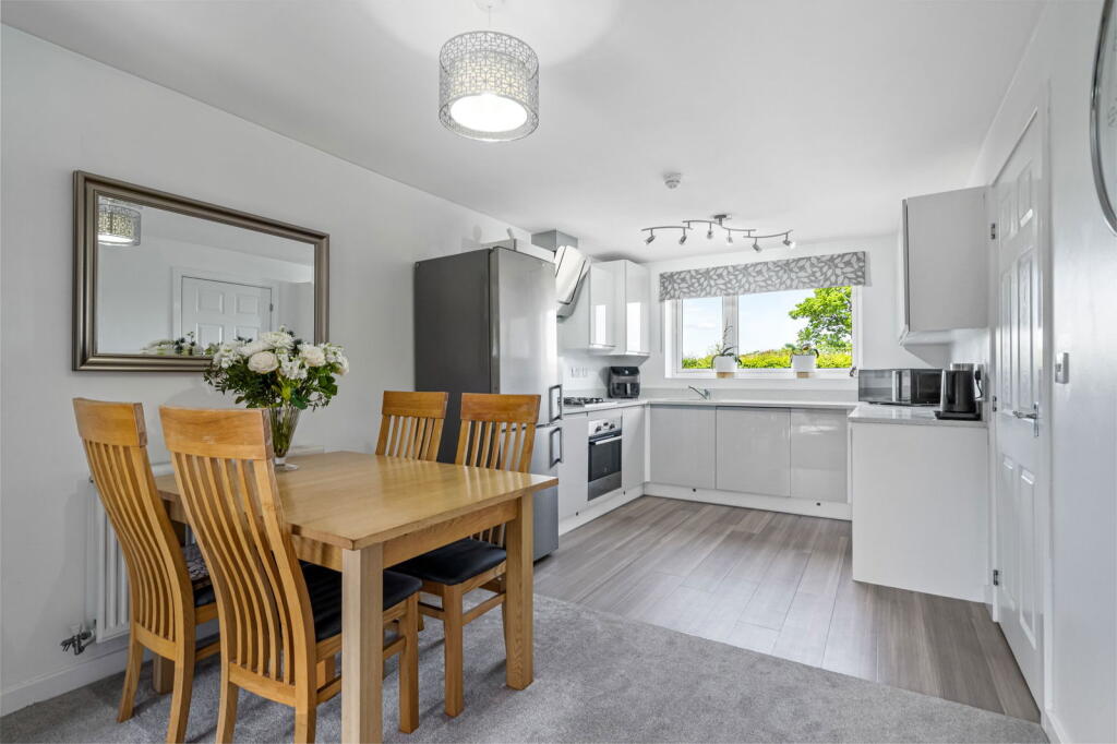 Cape Ruby Close, Bishops Cleeve, Cheltenham, GL52 photo 3