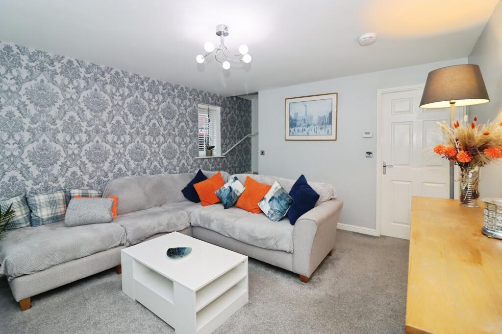 Model Lane, Worksop, S80 photo 2