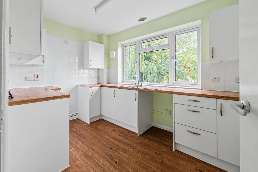 Apartment in Guildford, Surrey - View 4