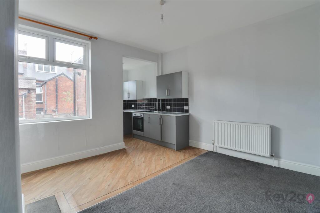 House in Sheffield, Steel Bank, Crookes - More