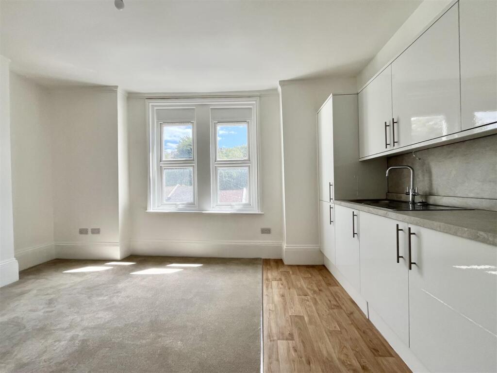 Apartment in Tonbridge - More
