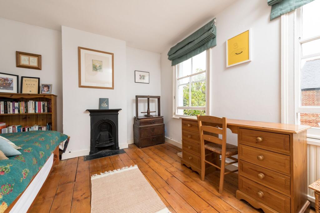 House in Oxford, Osney, West Oxford - More