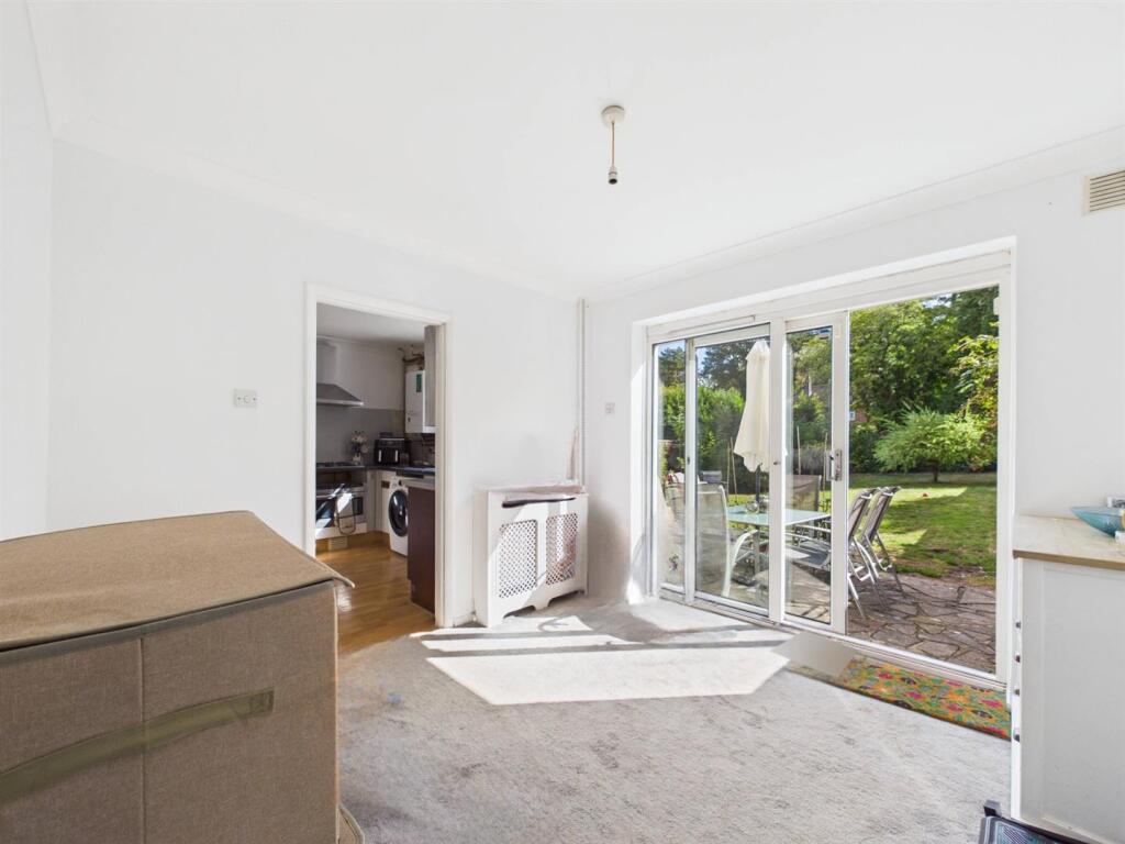 House in Croydon - View 5