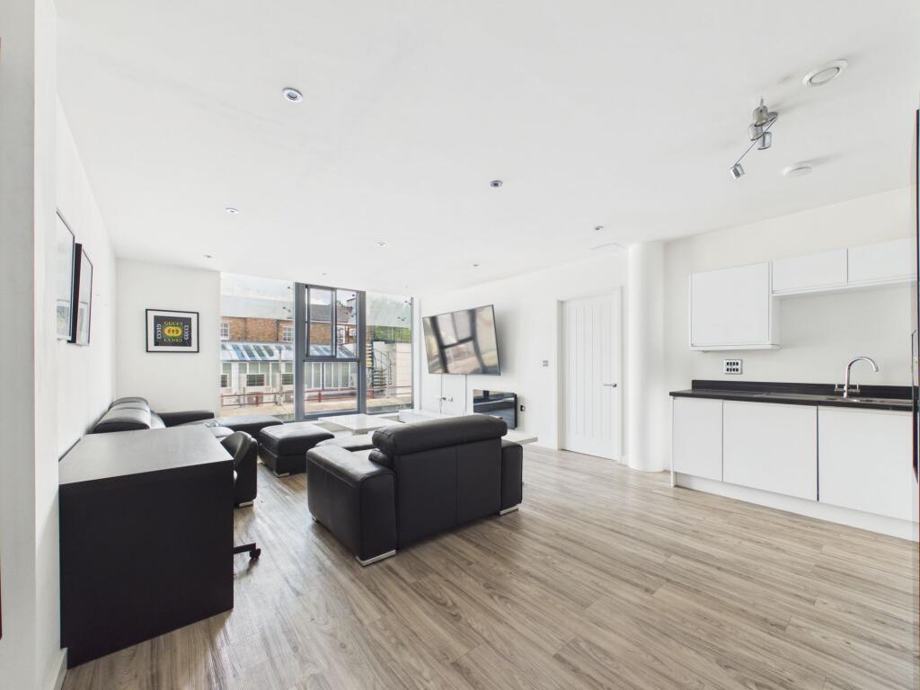 Apartment in Cheltenham, Ewens Farm, Montpellier - More
