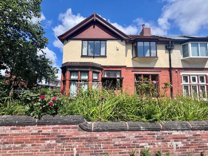 4-bed semi-detached on 572 Chorley Old Road, Heaton, Bolton, BL1 6AB, £450,000