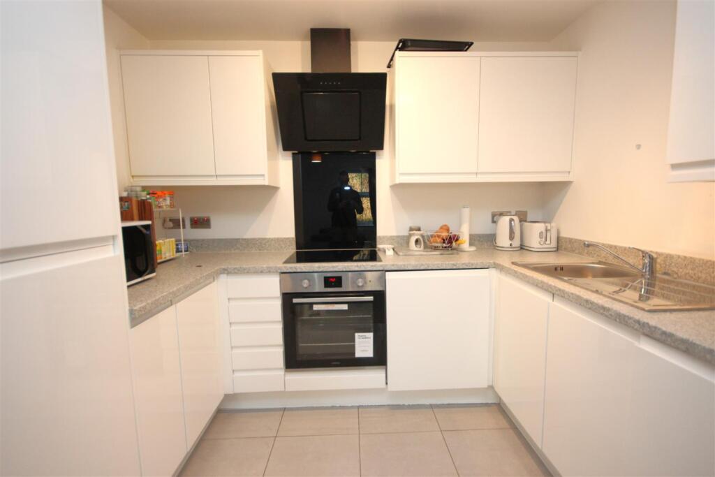 Apartment in Rushden, North Northamptonshire - View 3