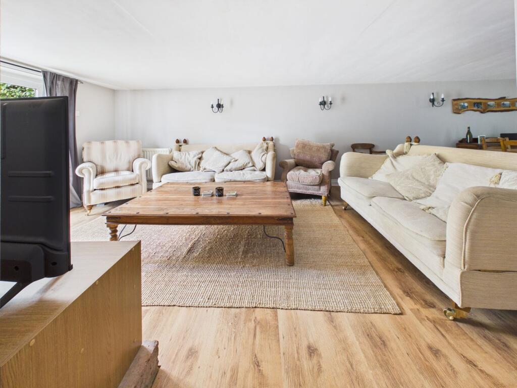 House in North Hertfordshire, Weston - More