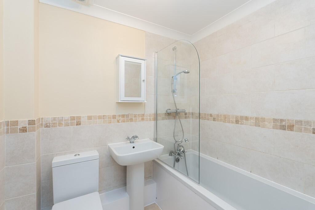 Apartment in Redhill - View 3