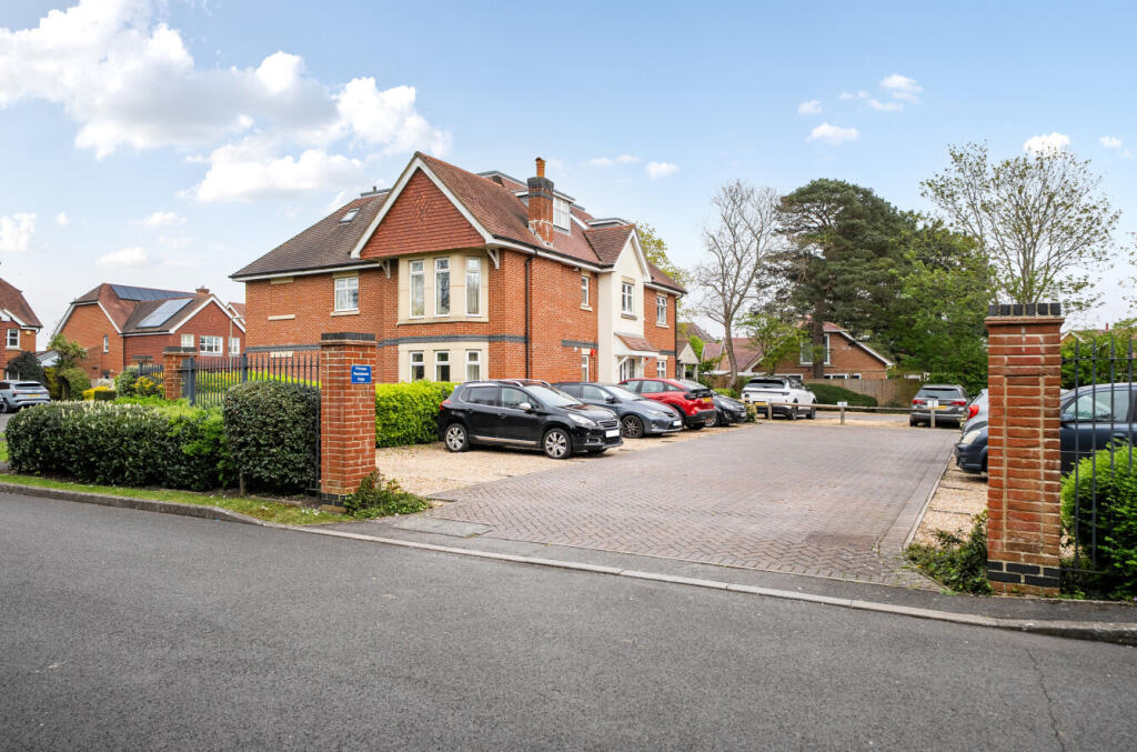 Main image of property: Chalford Grange, Fareham, Hampshire, PO15