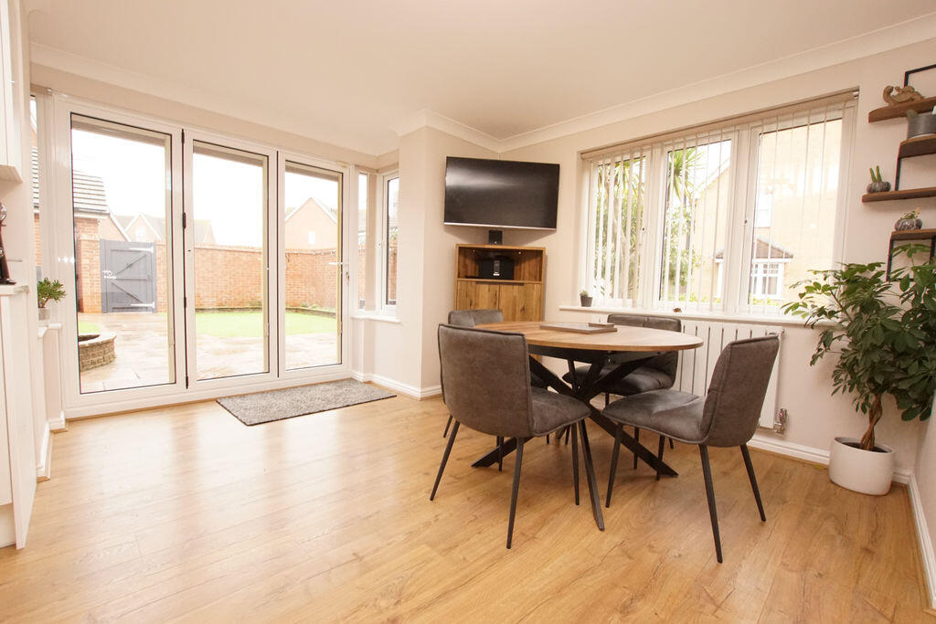Westland Drive, Lee-On-The-Solent, PO13 photo 4