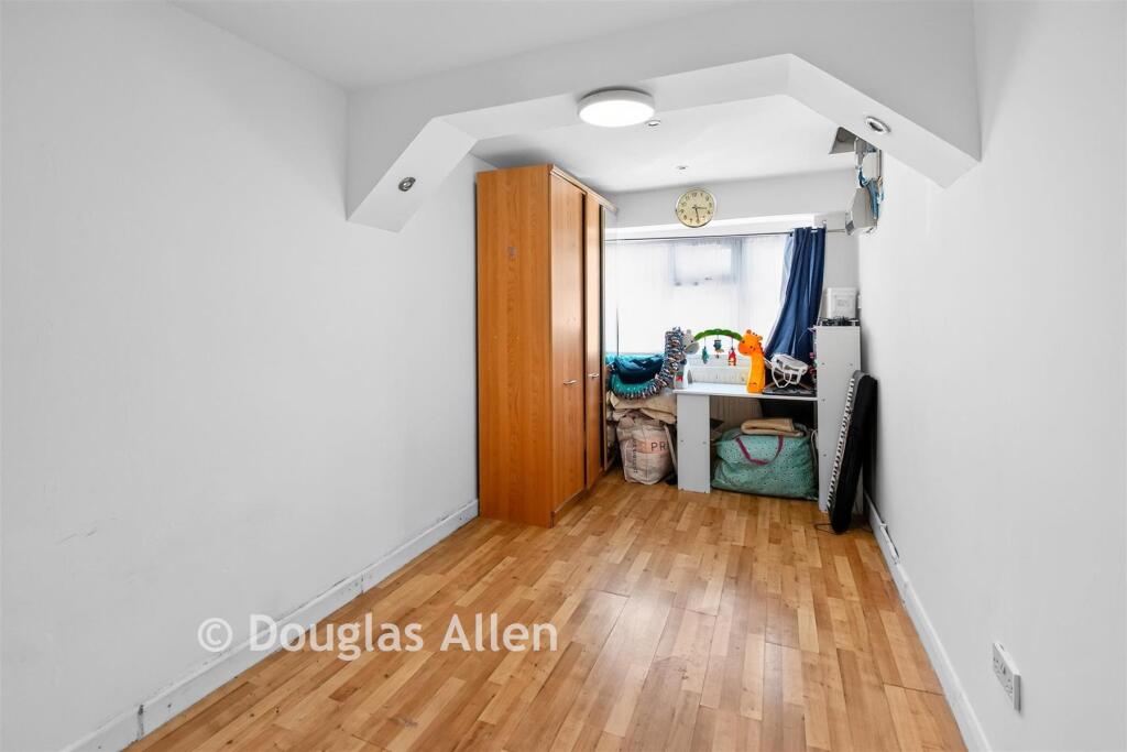 House in London, Goodmayes, Seven Kings - View 5