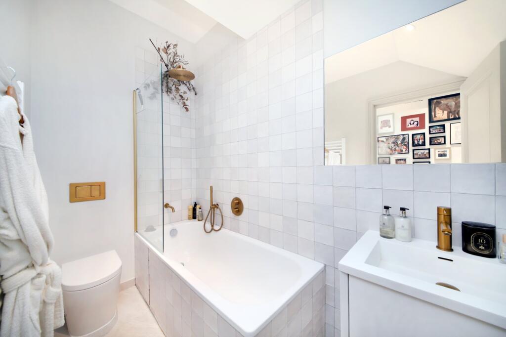 Apartment in London - More