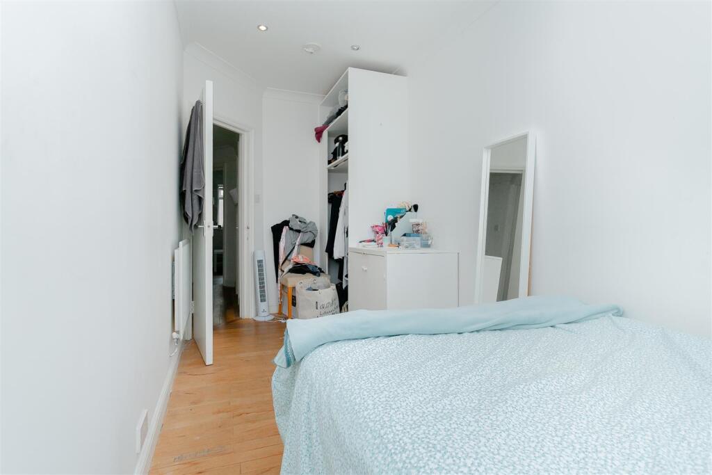 Apartment in London - More