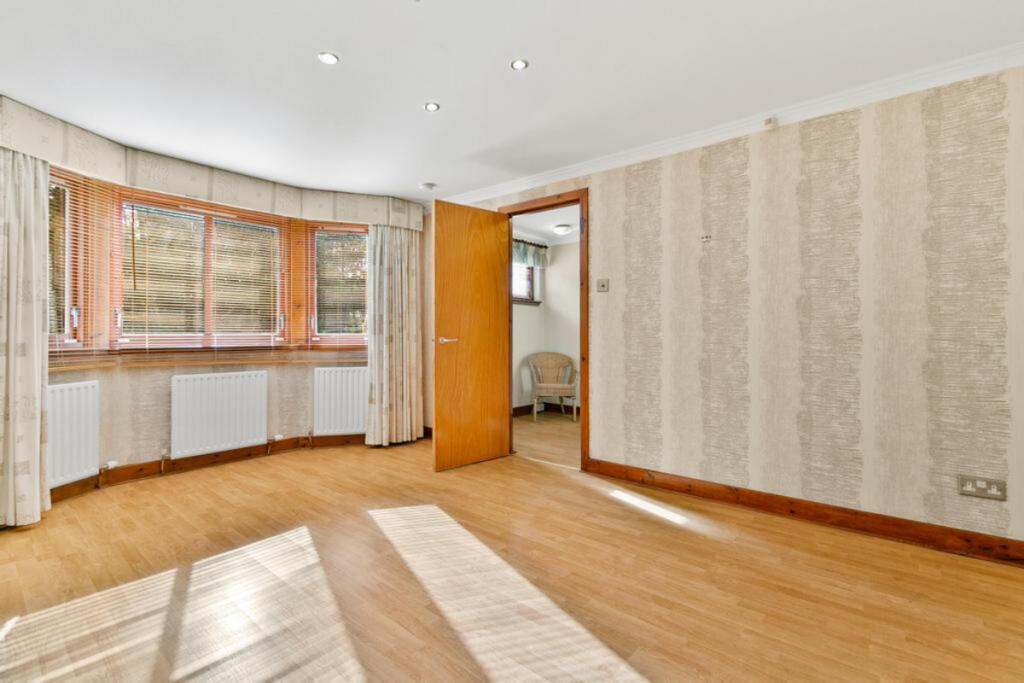 House in Glasgow, Southpark Village, Darnley - View 2