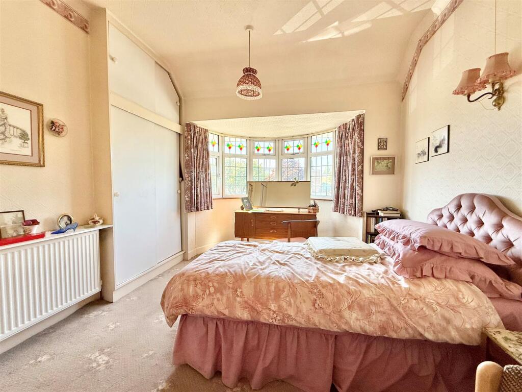 House in Birmingham, West Midlands - More