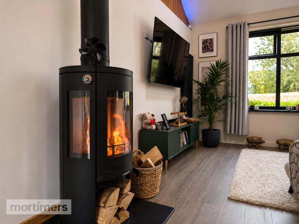 House in Hyndburn, Hillock Vale - More