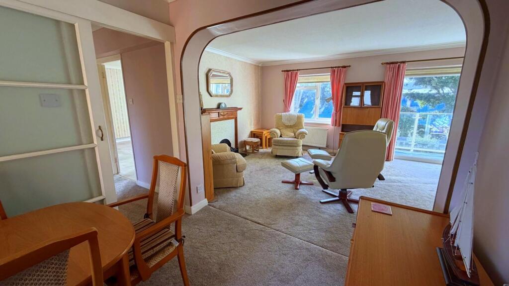 Apartment in Eastbourne, East Sussex - View 2