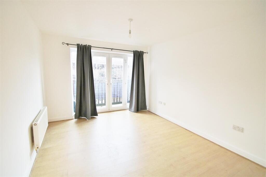 Apartment in Sutton - More