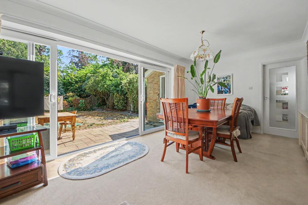 Kootenay Avenue, Thornhill, SO18 - More