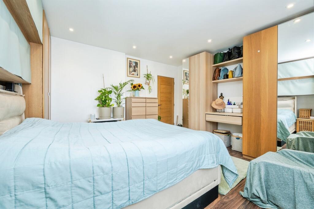 Apartment in Three Rivers, Watford Rural - More