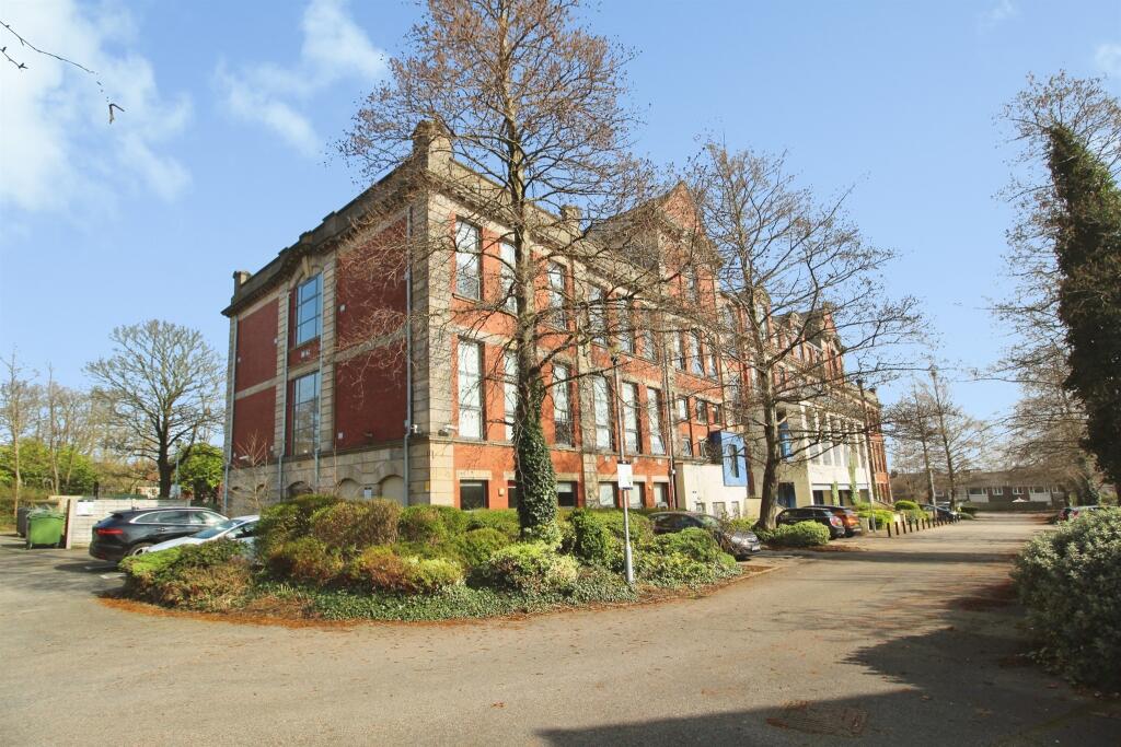 Main image of property: Whingate, Leeds