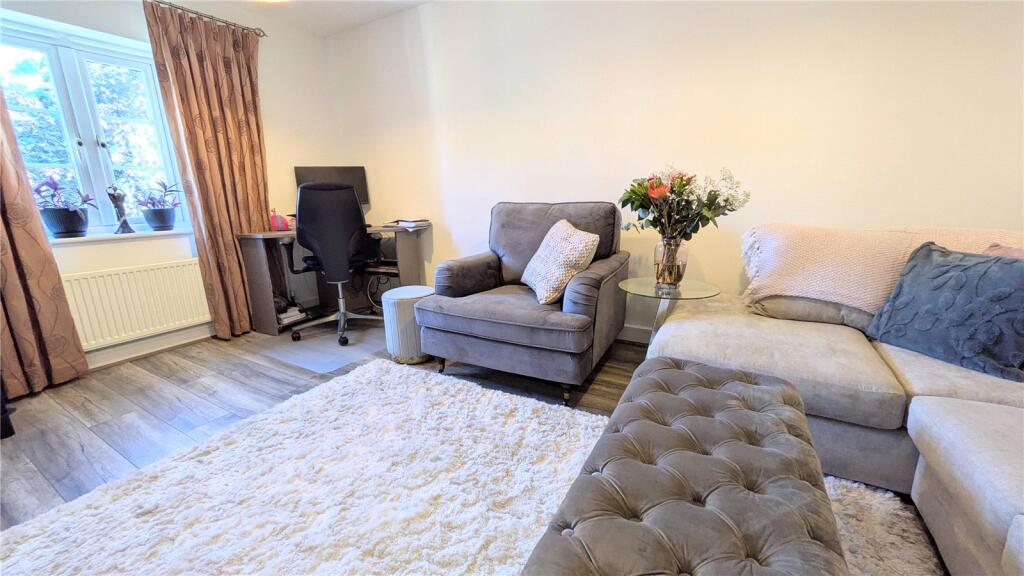 Apartment in Reading - View 3
