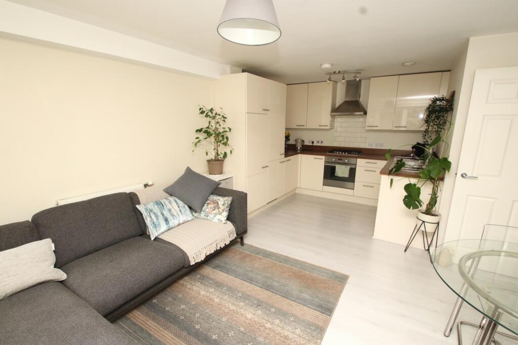Apartment in London, Broom Hill, Goddington - View 3