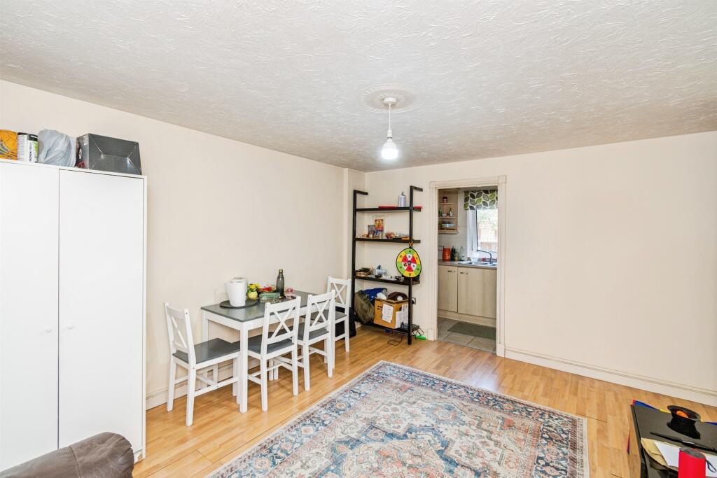 Apartment in Southampton - View 5