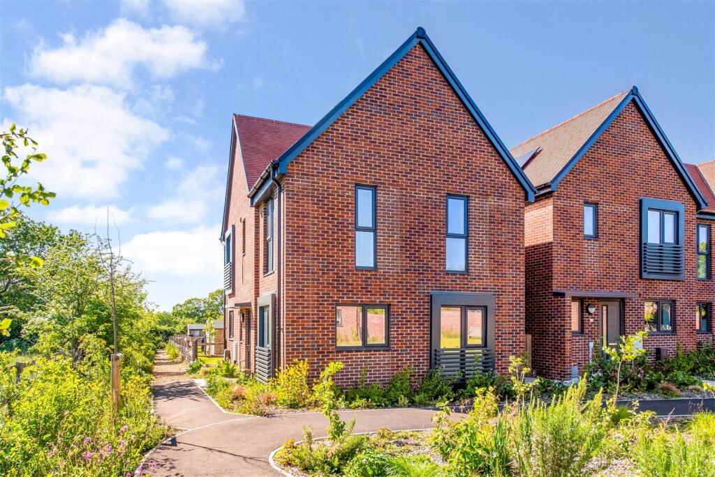 Main image of property: 8 Ashling Close, West Ashling