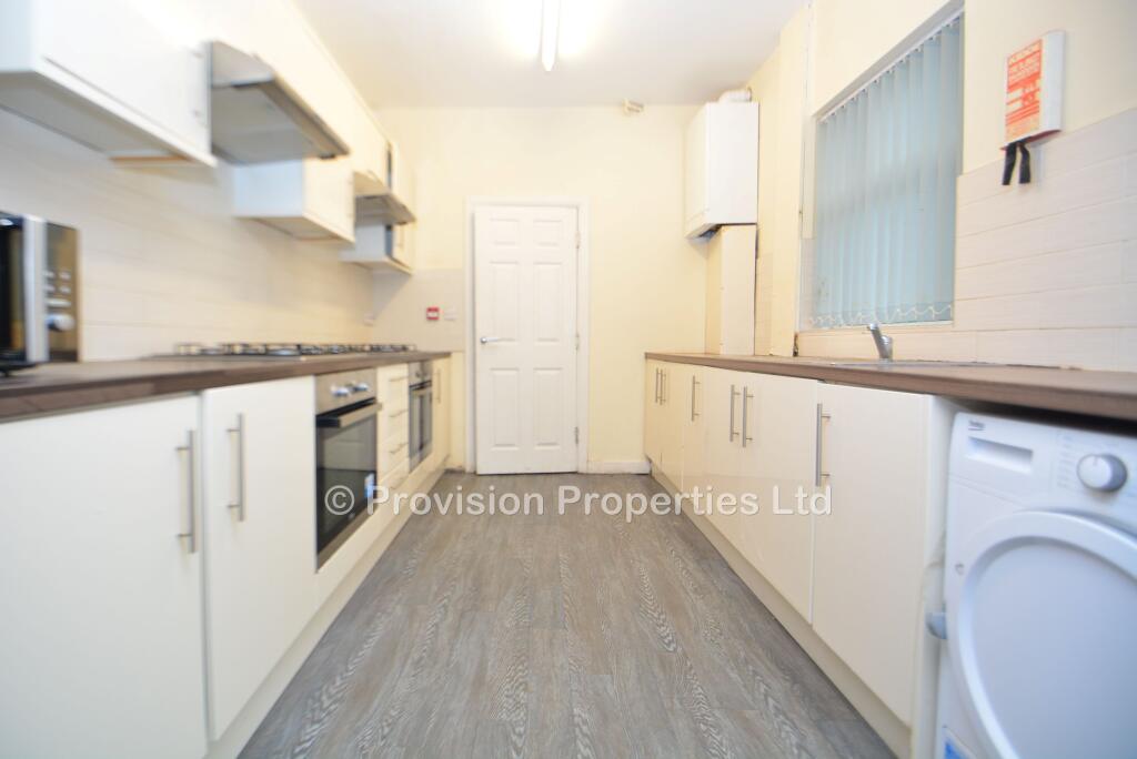7 bedroom semi-detached house for rent