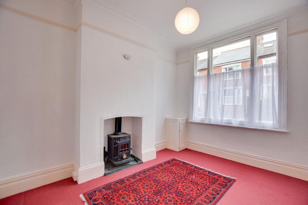 House in Leicester, Clarendon Park - More
