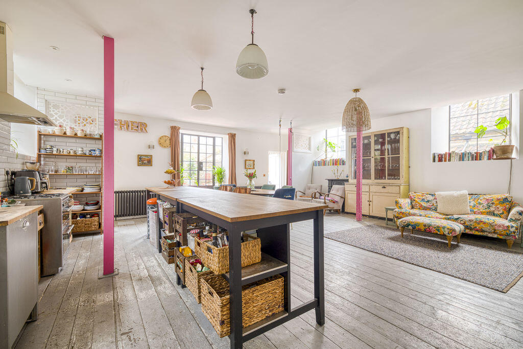 Additional image 4 of Unique 6 bedroom detached property on Bruton High Street